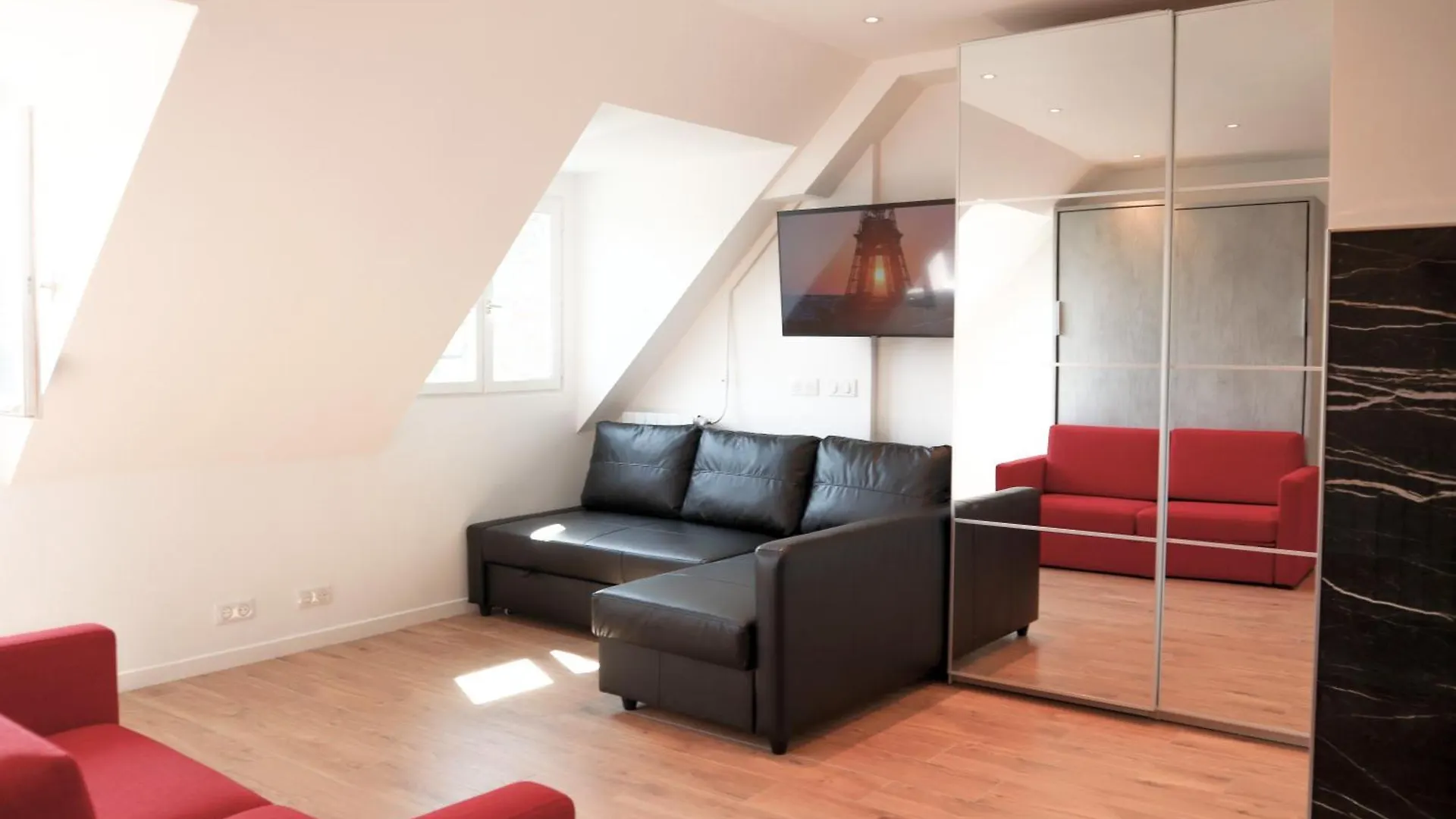Trocadero & Eiffel Tower Bed & Breakfast Paris