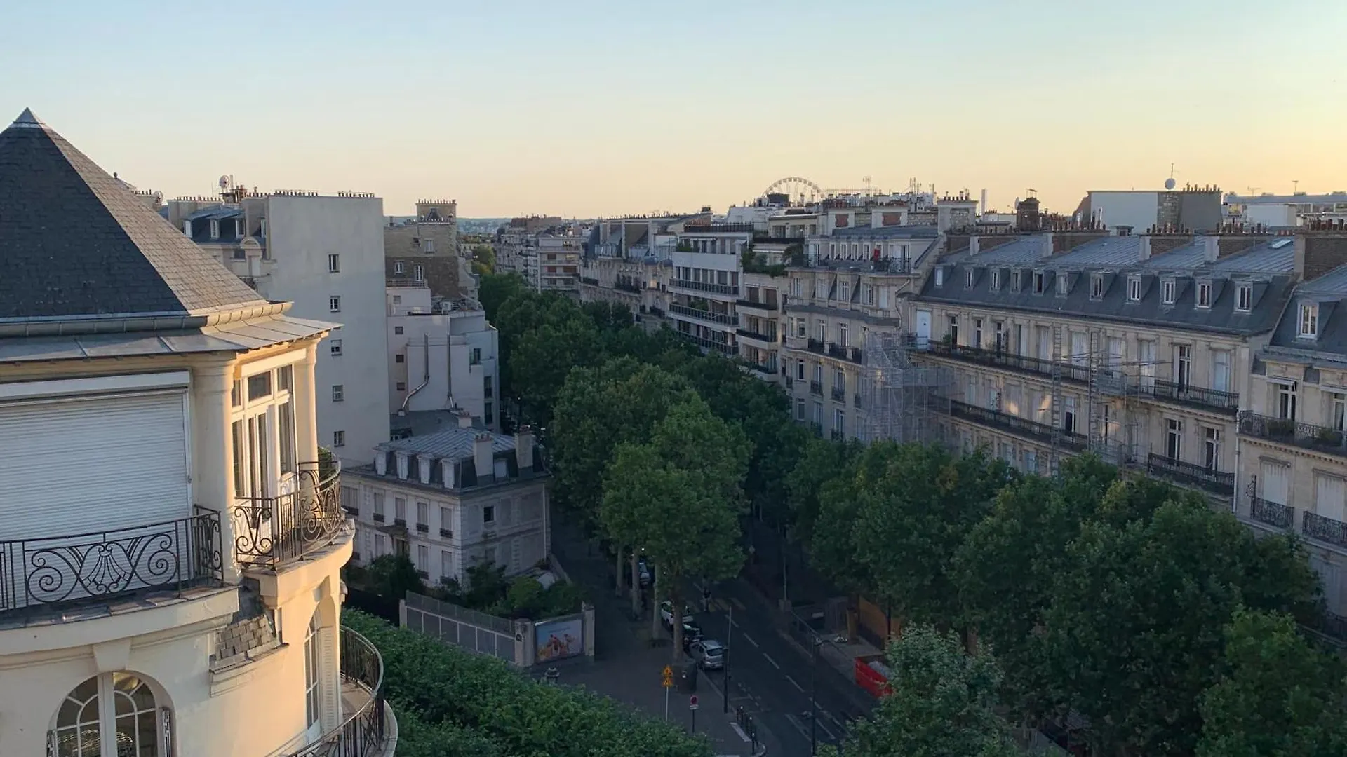 Trocadero & Eiffel Tower Bed & Breakfast Paris France