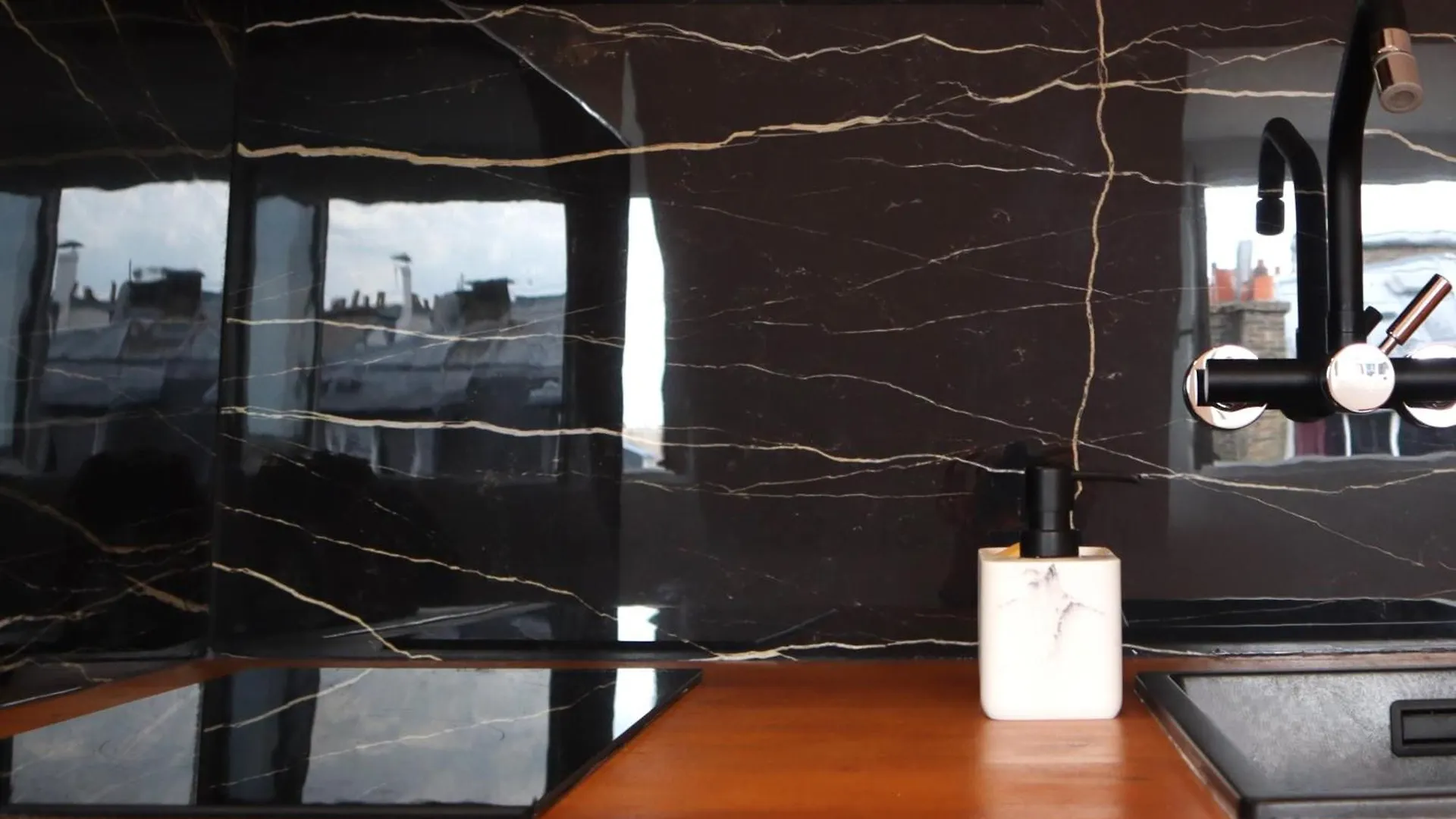 Trocadero & Eiffel Tower Bed & Breakfast Paris France